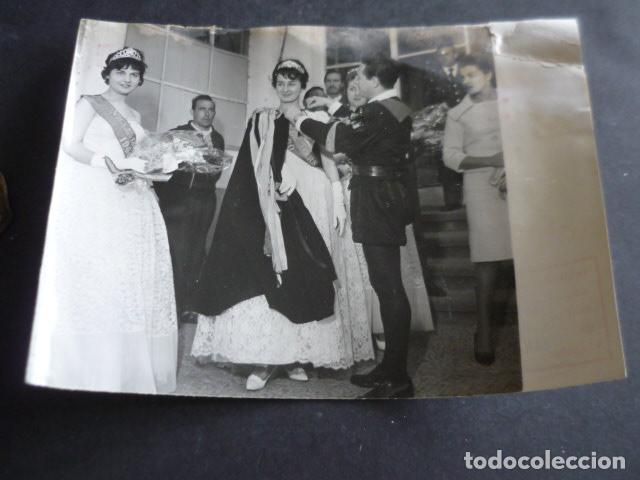 Photographie ancienne: MADRID TUNA TUNOS CON LA REINA DE TOURS 1960 ANTIGUA FOTOGRAFIA ORIGINAL 15 X 20 CM