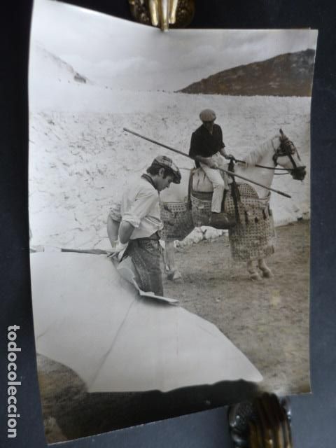 Photographie ancienne: EL CORDOBES TORERO EN UNA TIENTA DE BECERRAS ANTIGUA FOTOGRAFIA ORIGINAL 18 X 24 CM