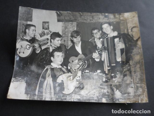 Photographie ancienne: TORERO EL CORDOBES CON LA TUNA TUNOS CONJUNTO MUSICAL ANTIGUA FOTOGRAFIA ORIGINAL 18 X 24 CM