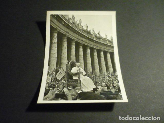 Fotografia antica: PAPA PIO XII EN EL VATICANO ANTIGUA FOTOGRAFIA 7,5 X 10,5 CM