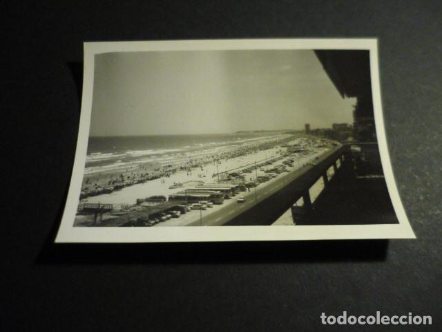 Fotografia antica: ALICANTE PLAYA DE SAN JUAN ANTIGUA FOTOGRAFIA 7,5 X 10,5 CM