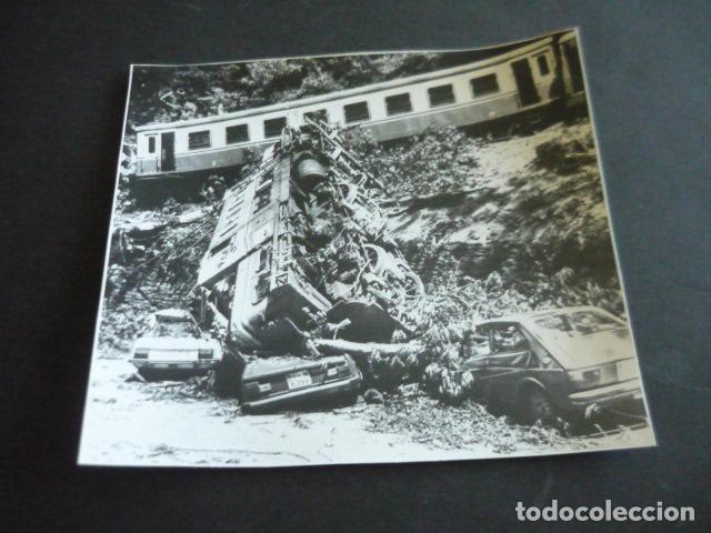 Antique Photography: ERMUA VIZCAYA ACCIDENTE FERROVIARIO ANTIGUA FOTOGRAFIA ORIGINAL 19 X 21,5 CM