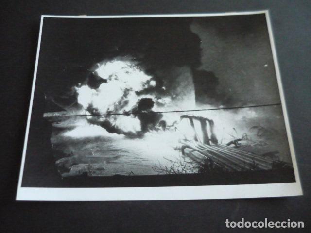 Photographie ancienne: TARRAGONA INCENDIO EMPETROL POR ATENTADO TERRORISTA ANTIGUA FOTOGRAFIA ORIGINAL 25 X 19 CM