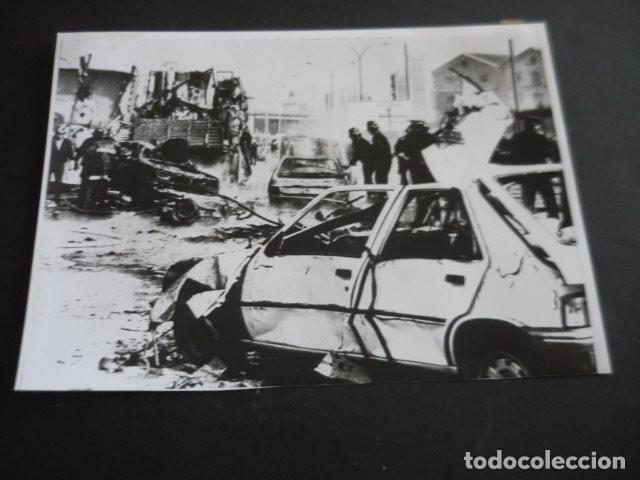 Photographie ancienne: BARCELONA COCHE BOMBA ATENTADO TERRORISTA ETA ANTIGUA FOTOGRAFIA ORIGINAL 18 X 24 CM
