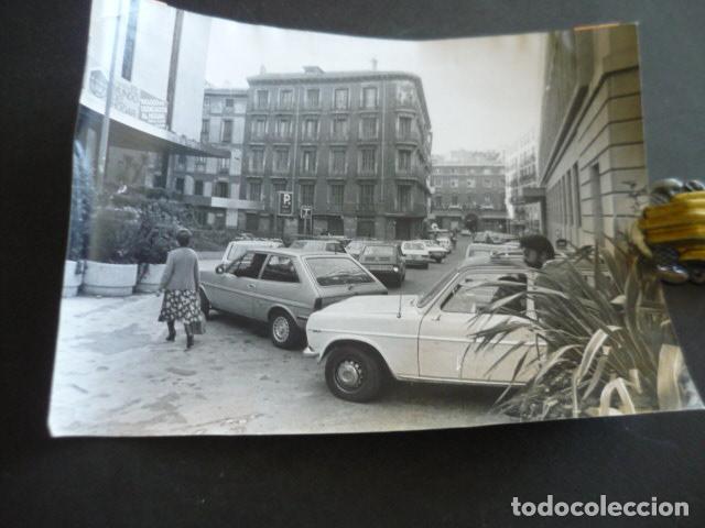 Alte Fotografie: MADRID CALLE ENRIQUE CHICOTE CORTE INGLES SOL ANTIGUA FOTOGRAFIA ORIGINAL 18 X 24 CM