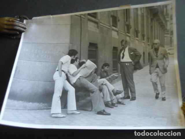 Fotografia antiga: MADRID CALLE DE COVARRUBIAS ESQUINA SAGASTA ANTIGUA FOTOGRAFIA ORIGINAL 18 X 24 CM