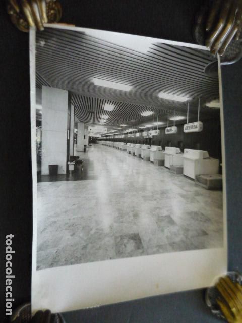 Antique Photography: MADRID AEROPUERTO DE BARAJAS ADUANA ANTIGUA FOTOGRAFIA ORIGINAL 18 X 24 CM