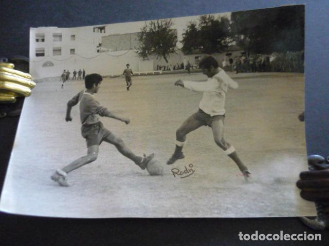 Antique Photography: EL CORDOBES EN UN PARTIDO DE FUTBOL ANTIGUA FOTOGRAFIA ORIGINAL 18 X 12 CM