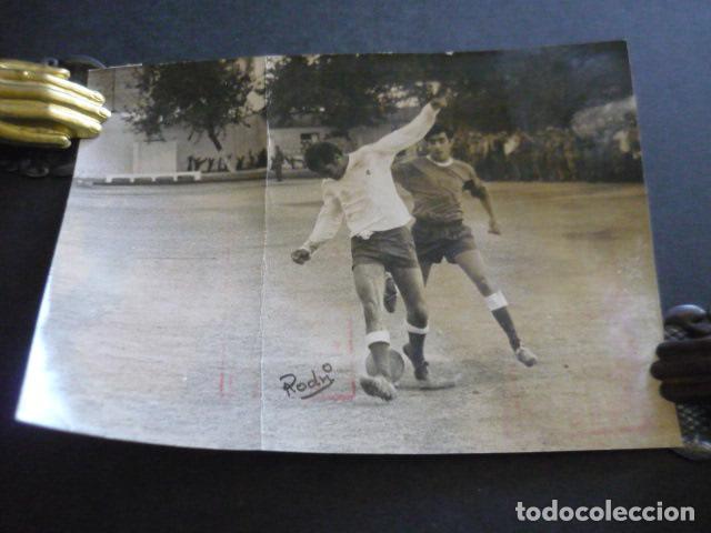 Antique Photography: EL CORDOBES TORERO EN UN PARTIDO DE FUTBOL ANTIGUA FOTOGRAFIA ORIGINAL 18 X 12 CM