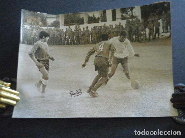 Antique Photography: EL CORDOBES TORERO EN UN PARTIDO DE FUTBOL ANTIGUA FOTOGRAFIA ORIGINAL 18 X 12 CM