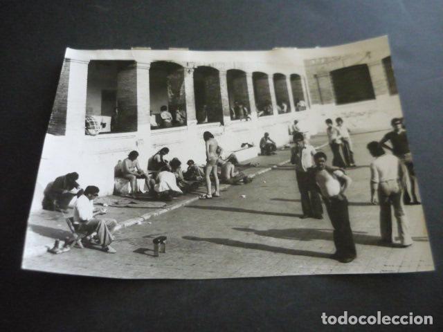 Photographie ancienne: MALAGA PRESOS EN PENAL ANTIGUA FOTOGRAFIA ORIGINAL 16 X 22 CM