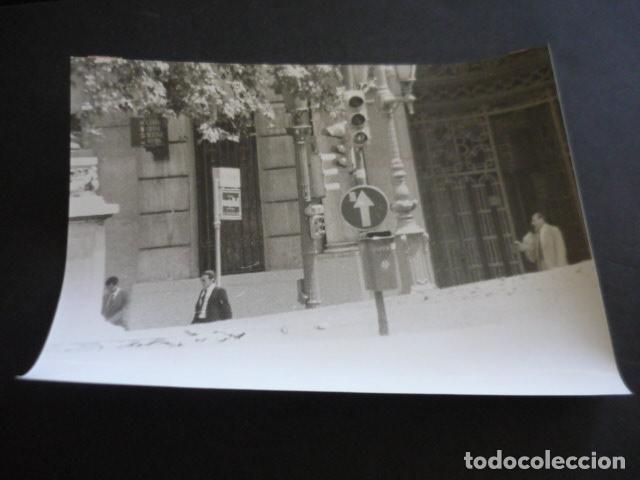 Fotograf&iacute;a antigua: BARCELONA ASALTO AL BANCO CENTRAL ANTIGUA FOTOGRAFIA ORIGINAL 24 X 18 CM