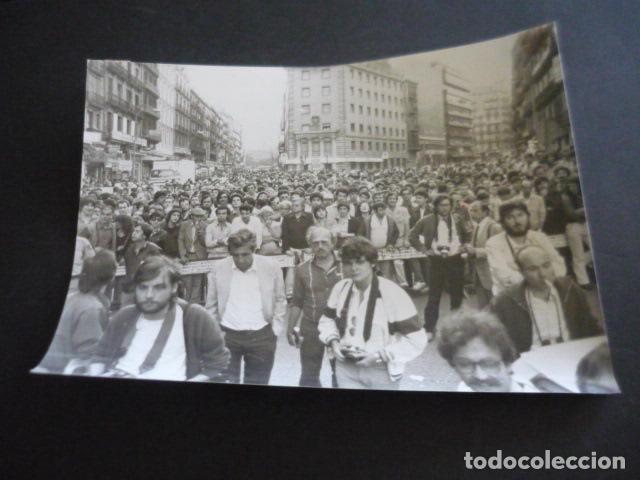 Alte Fotografie: BARCELONA ASALTO AL BANCO CENTRAL ANTIGUA FOTOGRAFIA ORIGINAL 24 X 18 CM