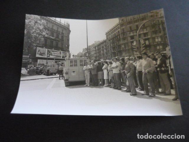 Fotograf&iacute;a antigua: BARCELONA ASALTO AL BANCO CENTRAL ANTIGUA FOTOGRAFIA ORIGINAL 24 X 18 CM