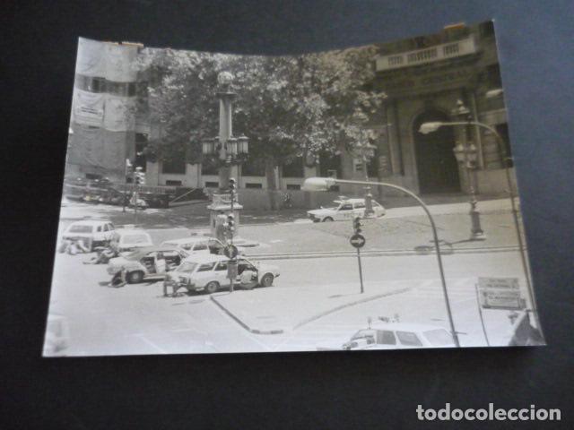 Alte Fotografie: BARCELONA ASALTO AL BANCO CENTRAL ANTIGUA FOTOGRAFIA ORIGINAL 24 X 18 CM