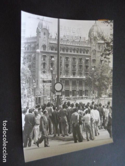 Fotografia antiga: BARCELONA ASALTO AL BANCO CENTRAL ANTIGUA FOTOGRAFIA ORIGINAL 24 X 18 CM