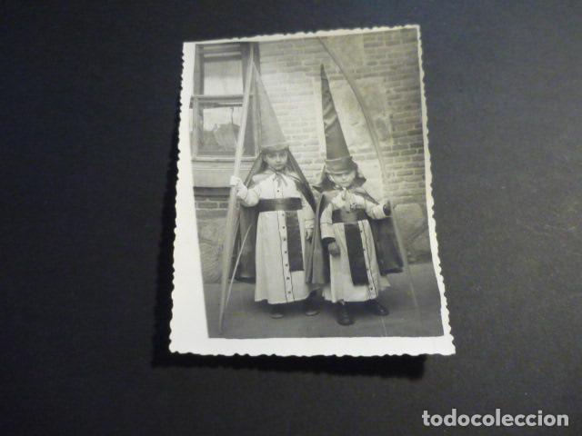 Fotografia antiga: CONSUEGRA TOLEDO SEMANA SANTA NI&Ntilde;OS COFRADES ANTIGUA FOTOGRAFIA 8 X 12 CM GUERRERO FOTOGRAFO
