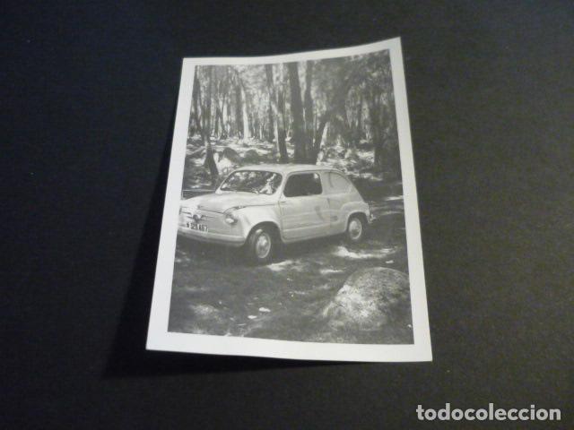 Fotograf&iacute;a antigua: AUTOMOVIL SEAT 600 ANTIGUA FOTOGRAFIA 7,5 X 10,5 CM
