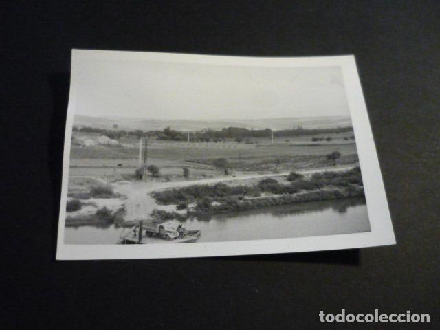 Fotografia antiga: RIO TAJO BARCA PASAJE CON CAMION ANTIGUA FOTOGRAFIA 7,5 X 10,5 CM