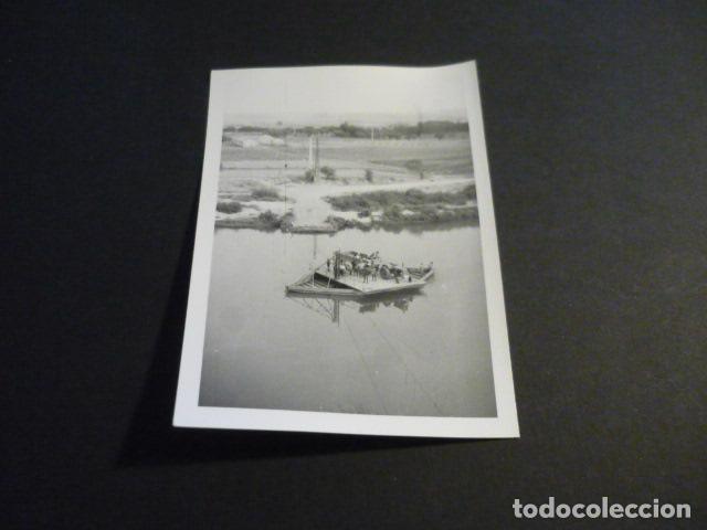 Fotografia antica: RIO TAJO BARCA PASAJE CON CAMION ANTIGUA FOTOGRAFIA 7,5 X 10,5 CM