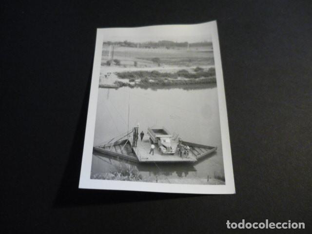 Alte Fotografie: RIO TAJO BARCA PASAJE CON CAMION ANTIGUA FOTOGRAFIA 7,5 X 10,5 CM