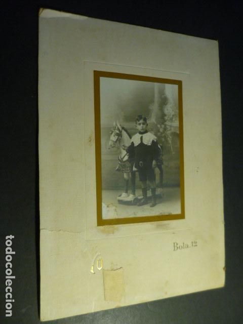 Alte Fotografie: MADRID RETRATO DE NI&Ntilde;O CON CABALLO DE CARTON YO FOTOGRAFO 27 X 19 CM