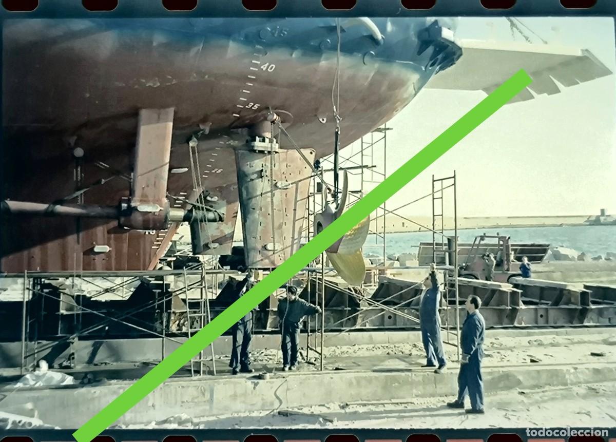 Fotograf&iacute;a antigua: Antiguo negativo de fotograf&iacute;a. Ferry, barco Isla de Ibiza. En proceso de reparaci&oacute;n. A&ntilde;os 90