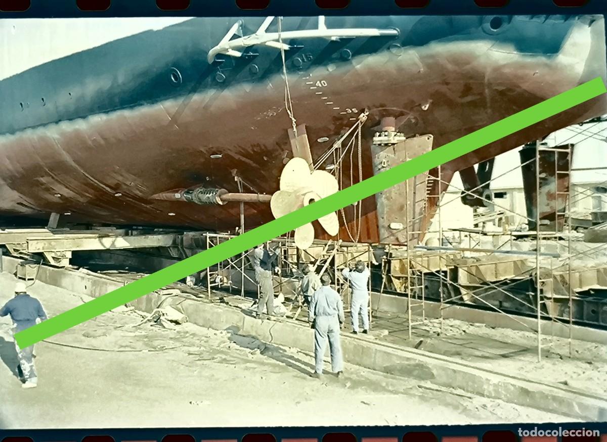 Fotograf&iacute;a antigua: Antiguo negativo de fotograf&iacute;a. Ferry, barco Isla de Ibiza. En proceso de reparaci&oacute;n. A&ntilde;os 90