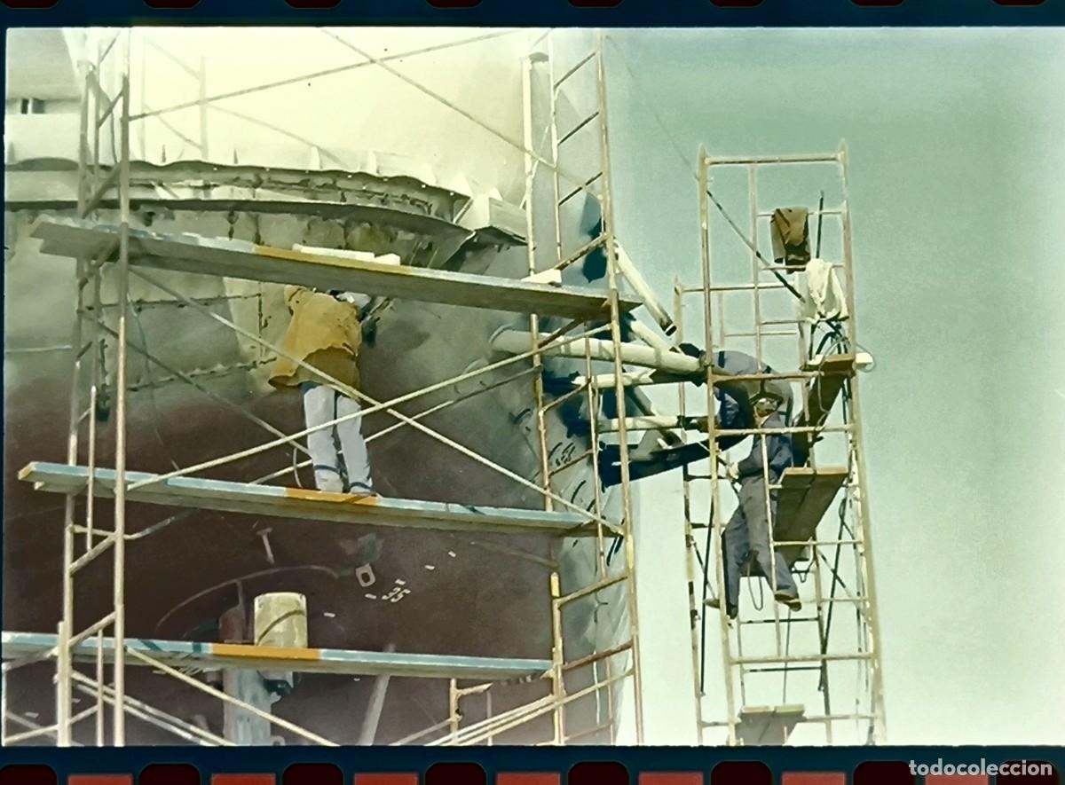 Fotograf&iacute;a antigua: Antiguo negativo de fotograf&iacute;a. Ferry, barco Isla de Ibiza. En proceso de reparaci&oacute;n. A&ntilde;os 90