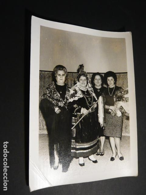 Fotografia antica: SEGOVIA FIESTA DE LAS AGUEDAS MUJER CON TRAJE DE ALCALDESA ANTIGUA FOTOGRAFIA 13 X 18 CM