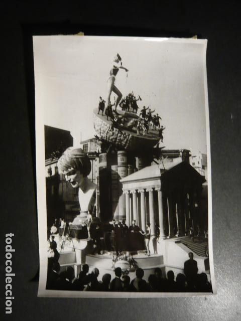 Fotografia antica: VALENCIA FALLAS 1963 ANTIGUA FOTOGRAFIA ORIGINAL 15 X 22 CM