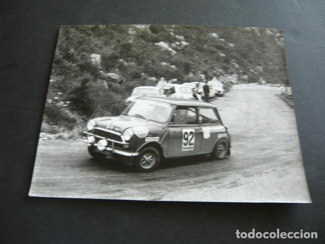 Alte Fotografie: ALBERTO MALLO PERIODISTA AUTOMOVILISTA RALLYE FIRESTONE ANTIGUA FOTOGRAFIA 18 X 24 CM