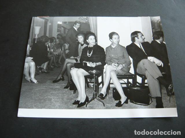 Alte Fotografie: MADRID DESFILE DE MODA FRANCK OLIVER CONDESA DE VALMASEDA ANTIGUA FOTOGRAFIA 18 X 24 CM