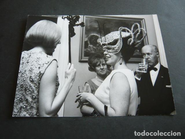 Alte Fotografie: CONDESA DE VALMASEDA Y CONDE DE MONTERRON CENA CASA CONDES VILLA AMENA ANTIGUA FOTOGRAFIA 18 X 23 CM
