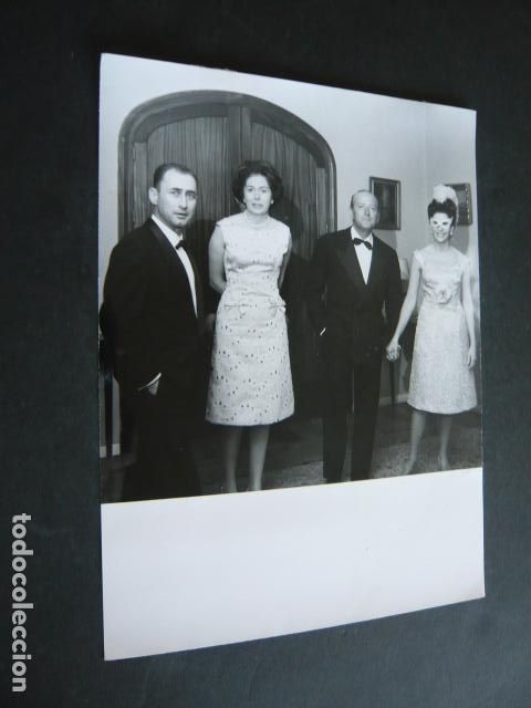 Alte Fotografie: MADRID CENA DE GALA CONDES DE VILLA AMENA CON SE&Ntilde;ORES DE FIERRO ANTIGUA FOTOGRAFIA 18 X 24 CM