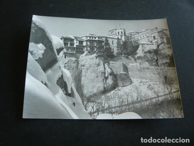 Fotografia antiga: CUENCA VISTA DE LAS CASA COLGADAS CON NEVADA ANTIGUA FOTOGRAFIA 13 X 18 CM