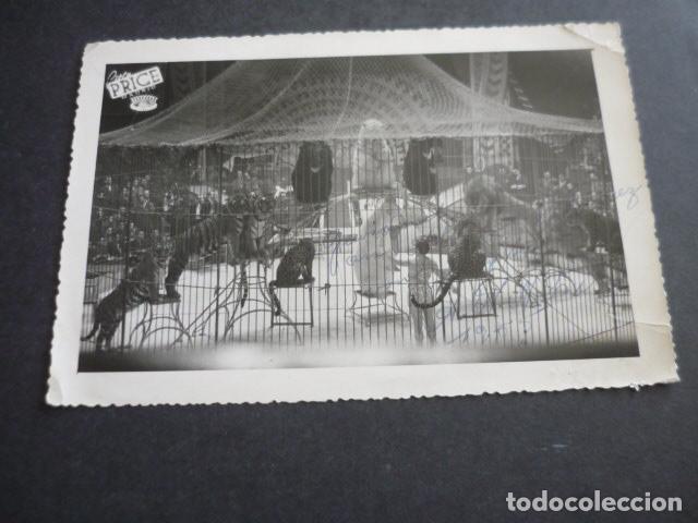 Fotograf&iacute;a antigua: MADRID CIRCO PRICE FOTOGRAFIA DOMADOR 1955 CON FIRMA AUTOGRAFA 12 X 18 CM