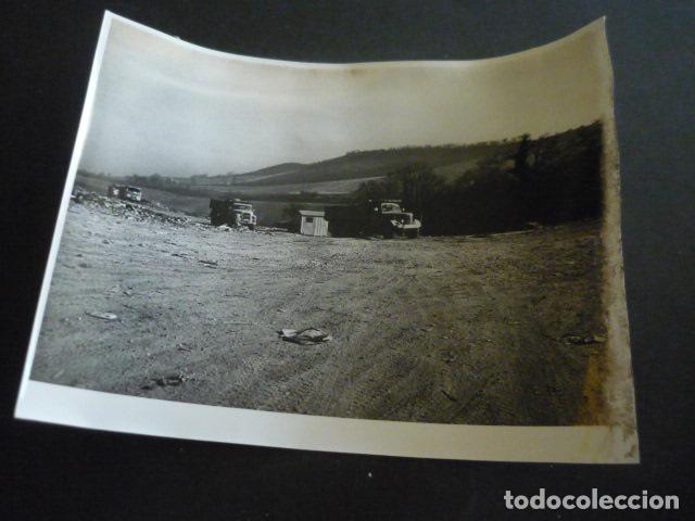 Fotograf&iacute;a antigua: VITORIA VERTEDERO DE BASURAS ANTIGUA FOTOGRAFIA ORIGINAL 24 X 18 CM