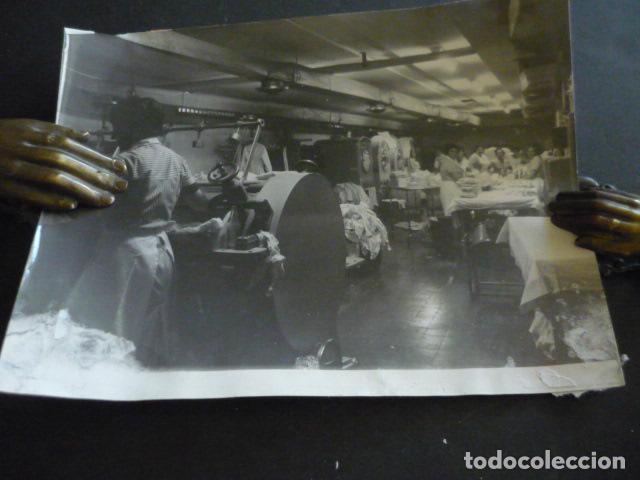 Fotograf&iacute;a antigua: MADRID UNA LAVANDERIA ANTIGUA FOTOGRAFIA ORIGINAL 24 X 18 CM