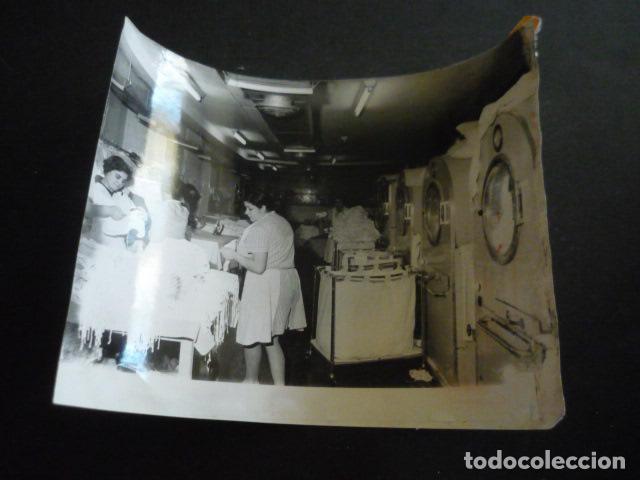 Alte Fotografie: MADRID UNA LAVANDERIA ANTIGUA FOTOGRAFIA ORIGINAL 24 X 18 CM