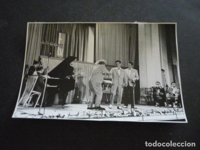 Antique Photography: MADRID CONCURSO MARCONI HACIA LA FAMA TELEVISION ESPA&Ntilde;OLA ANTIGUA FOTOGRAFIA ORIGINAL 12 X 18 CM