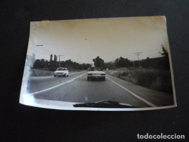 Fotograf&iacute;a antigua: CIRCULACION POR CARRETERA ANTIGUA FOTOGRAFIA ORIGINAL 13 X 18 CM