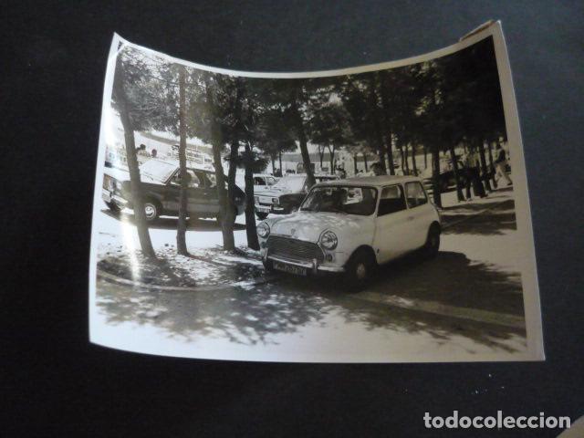 Fotograf&iacute;a antigua: MINI COOPER 1000 VEHICULO EN MADRID ANTIGUA FOTOGRAFIA ORIGINAL 13 X 18 CM