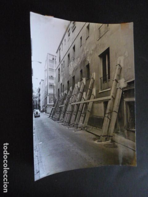 Fotograf&iacute;a antigua: MADRID CALLE SAN BERNARDO CASA APUNTALADA ANTIGUA FOTOGRAFIA ORIGINAL 18 X 24 CM