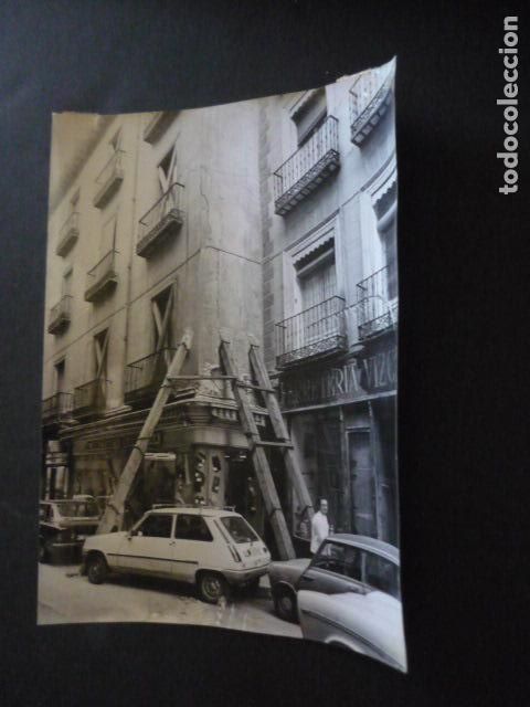 Fotograf&iacute;a antigua: MADRID CALLE ZONA SAN BERNARDO CASA APUNTALADA ANTIGUA FOTOGRAFIA ORIGINAL 18 X 24 CM