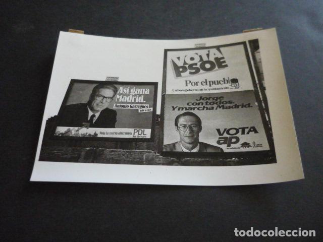Fotograf&iacute;a antigua: MADRID ELECCIONES MUNICIPALES 1983 CARTELES ANTIGUA FOTOGRAFIA ORIGINAL 18 X 13 CM