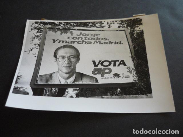 Fotograf&iacute;a antigua: MADRID ELECCIONES MUNICIPALES 1983 CARTELES ANTIGUA FOTOGRAFIA ORIGINAL 18 X 13 CM