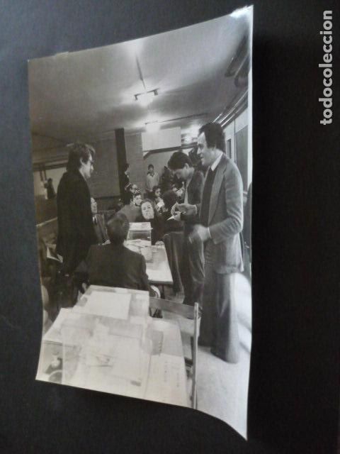 Fotograf&iacute;a antigua: BARCELONA BARRIOS DE LES CORTS COLEGIO ELECTORAL ANTIGUA FOTOGRAFIA ORIGINAL 18 X 24 CM