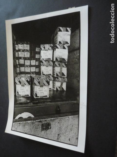 Fotograf&iacute;a antigua: MADRID DISTRIBUCION DE PAPELETAS ELECCIONES ANTIGUA FOTOGRAFIA ORIGINAL 18 X 24 CM