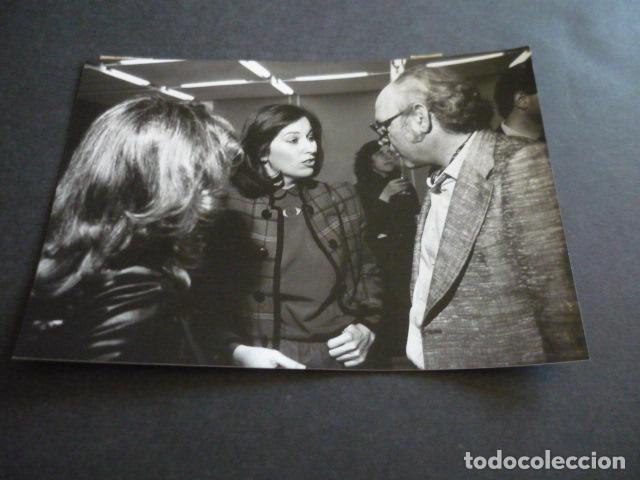 Fotografia antica: MADRID VOTACIONES ELECCIONES CARMEN ROMERO RESULTADOS ANTIGUA FOTOGRAFIA ORIGINAL 18 X 13 CM